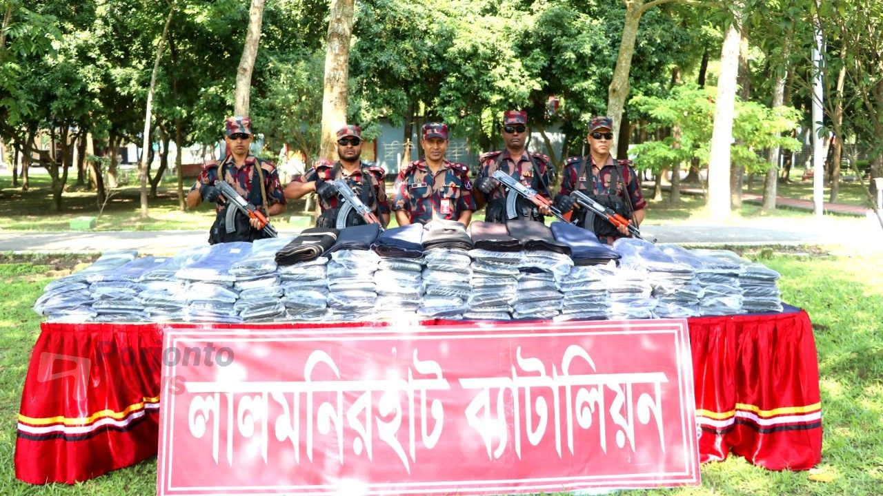 কুড়িগ্রামে ৩০ লাখ টাকার ভারতীয় কাপড় জব্দ করলো ১৫ বিজিবি