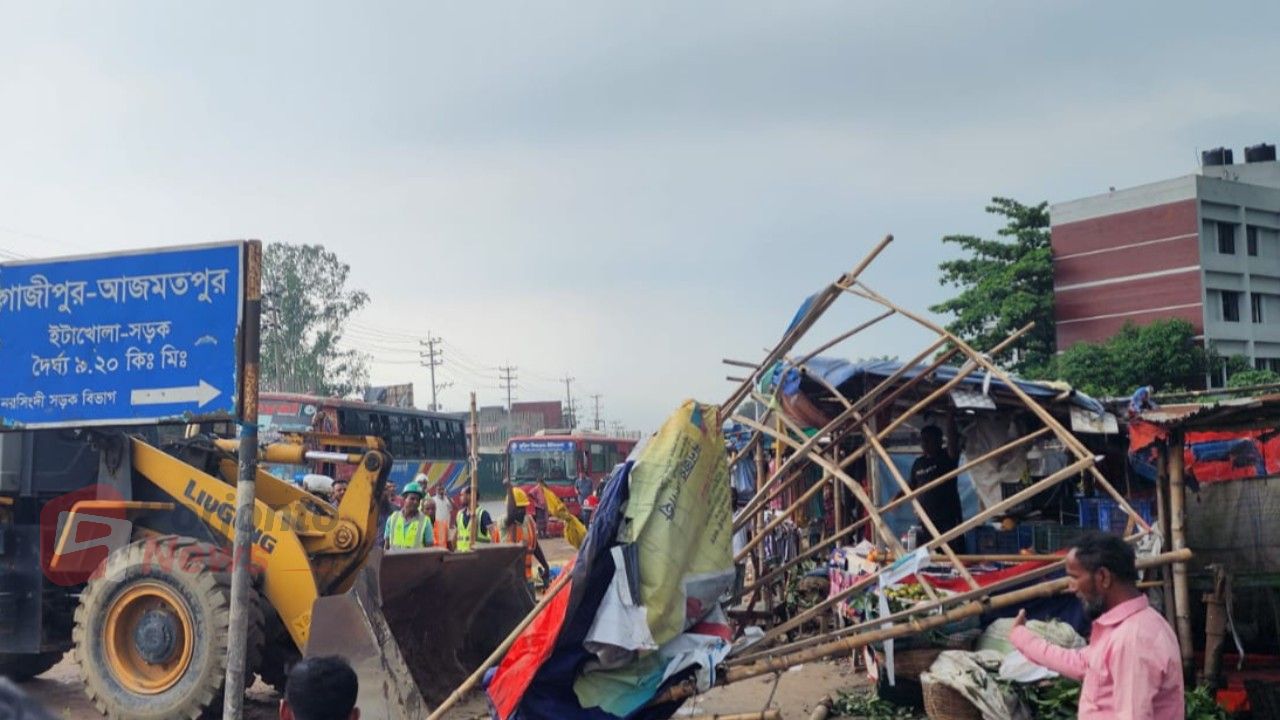 ঈদযাত্রা নির্বিঘ্ন করতে শিবপুরে মহাসড়কে উচ্ছেদ অভিযান