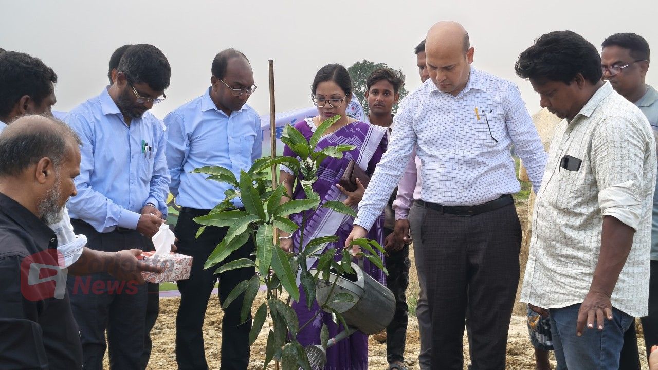 দেশব্যাপী ২৫ কোটি বৃক্ষরোপণ কর্মসূচির অংশ হিসেবে চাঁপাইনবাবগঞ্জে উদ্বোধন